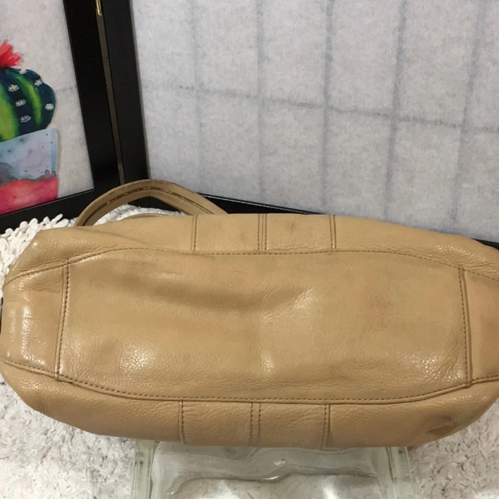 Tignanello light tan leather shoulder bag